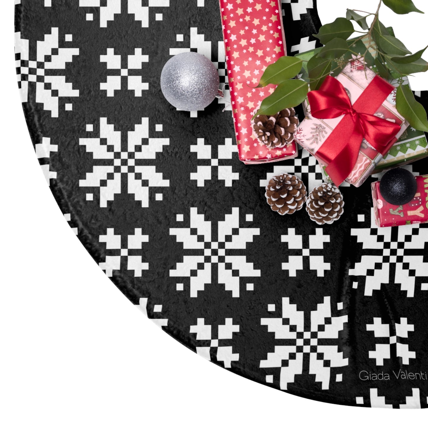 Jacquard Snowflake Christmas Tree Skirt with Italian Design print | Black | Giada Valenti | Christmas Decoration | Christmas Gift